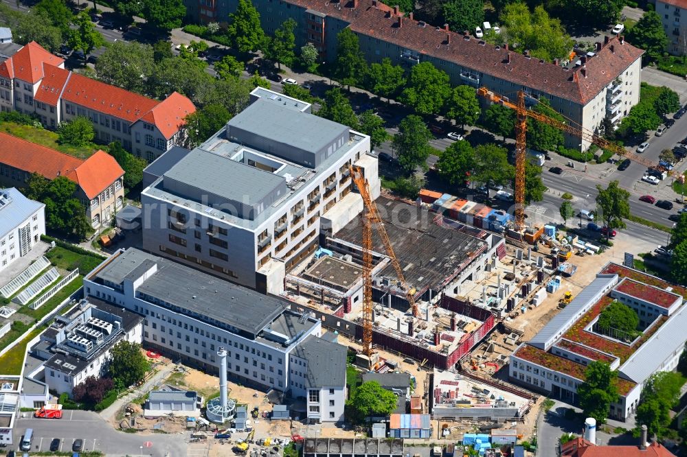 Berlin from the bird's eye view: Construction site for a new extension to the hospital grounds Vivantes Auguste-Viktoria-Klinikum in the district Schoeneberg in Berlin, Germany