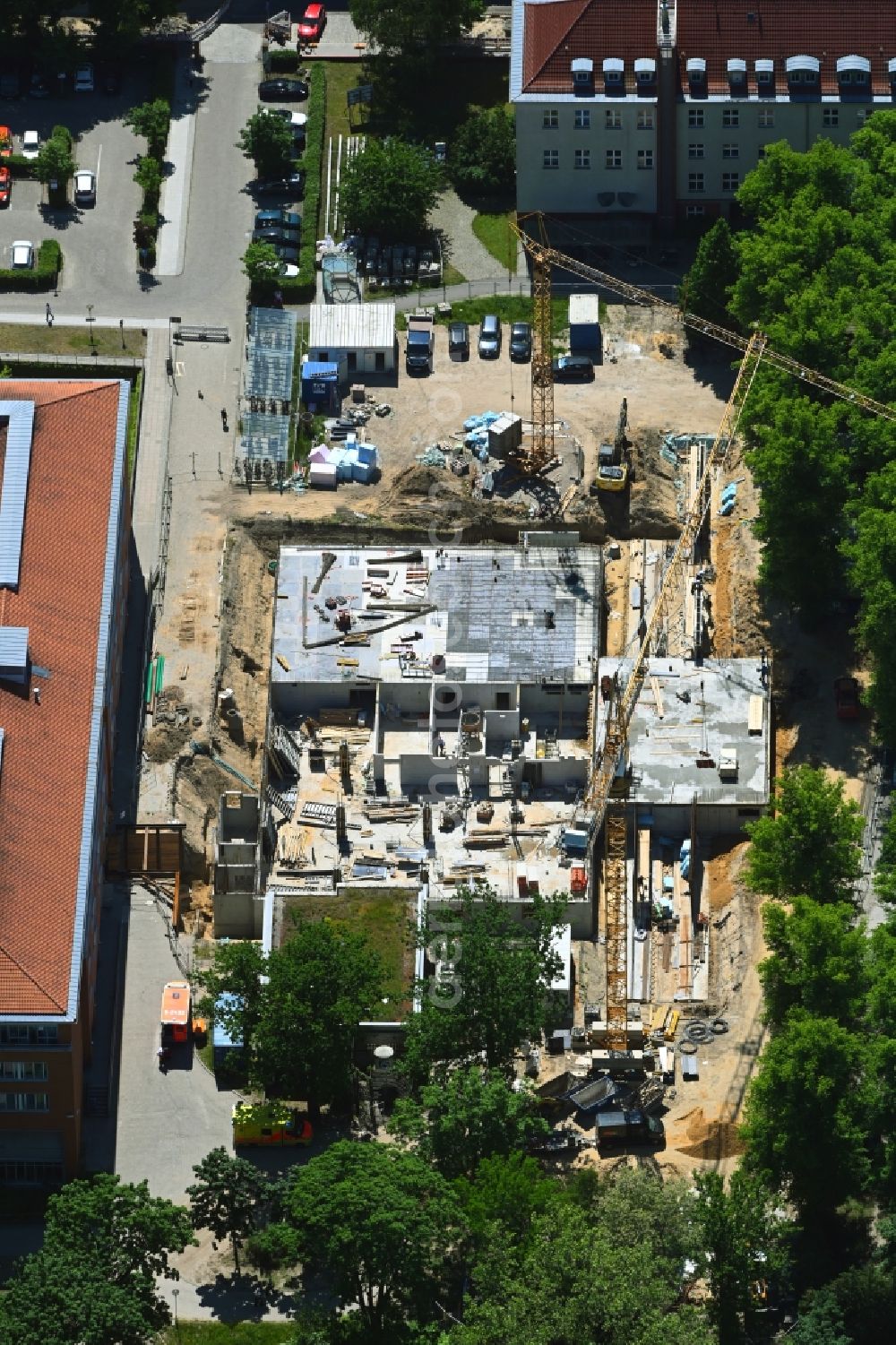 Aerial photograph Berlin - Construction site for a new extension to the hospital grounds Park-Klinik Weissensee in the district Weissensee in Berlin, Germany