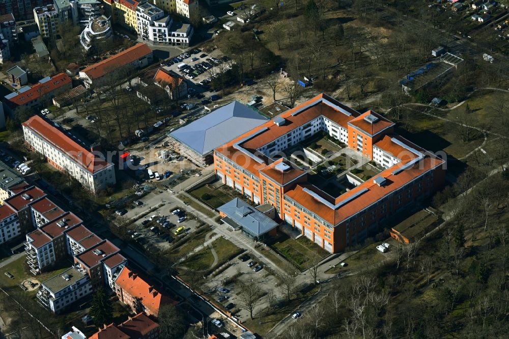 Aerial image Berlin - Construction site for a new extension to the hospital grounds Park-Klinik Weissensee in the district Weissensee in Berlin, Germany