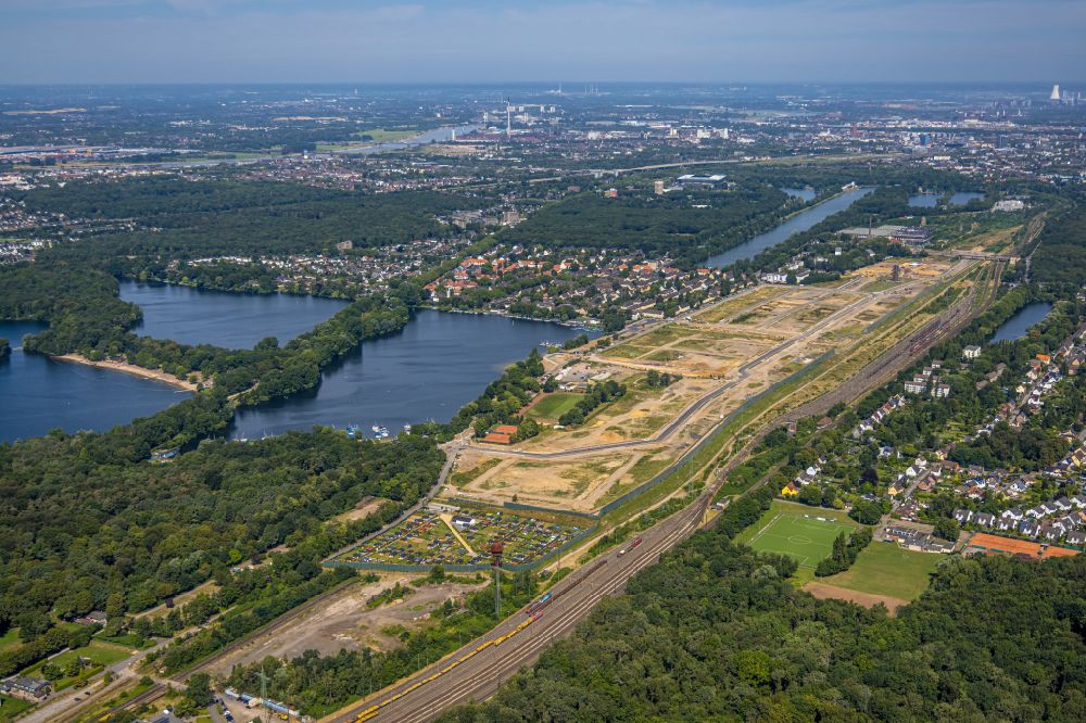 Duisburg from above - Construction site with development works and embankments works in the development area of the 6-Seen-Platte on Masurenallee on Masurenallee in the district Wedau in Duisburg at Ruhrgebiet in the state North Rhine-Westphalia, Germany