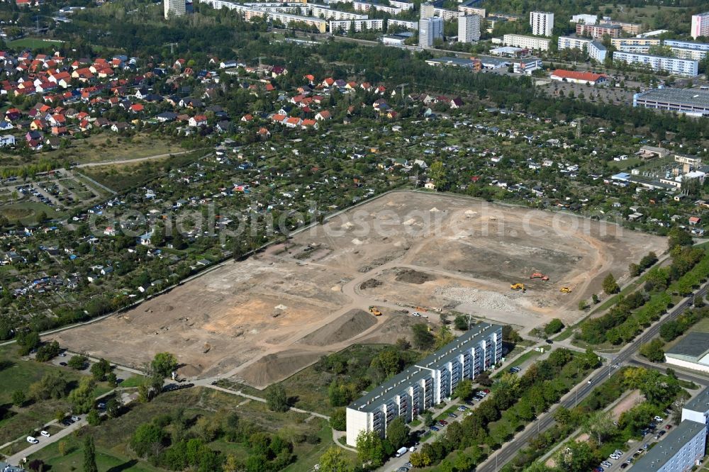 Halle (Saale) from the bird's eye view: Construction site with development works and embankments works for the new building of the sport grounds of HFC-Nachwuchszentrum on Erich-Weinert-Strasse - Willi-Bredel-Strasse in the district Silberhoehe in Halle (Saale) in the state Saxony-Anhalt, Germany