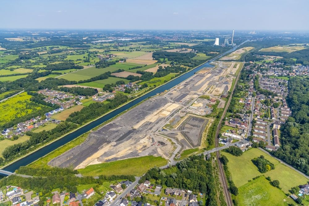 Bergkamen from the bird's eye view: Construction site with development, foundation, earth and landfill works Wasserstadt Aden in Bergkamen in the state North Rhine-Westphalia, Germany
