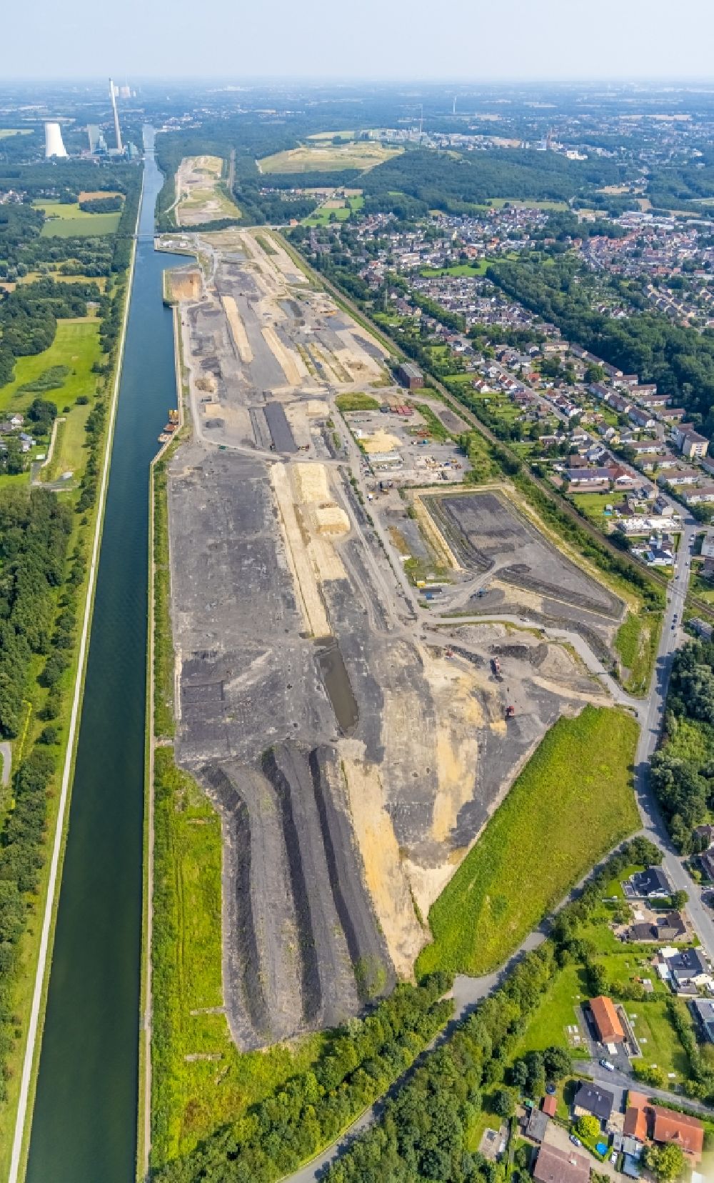 Aerial photograph Bergkamen - Construction site with development, foundation, earth and landfill works Wasserstadt Aden in Bergkamen in the state North Rhine-Westphalia, Germany