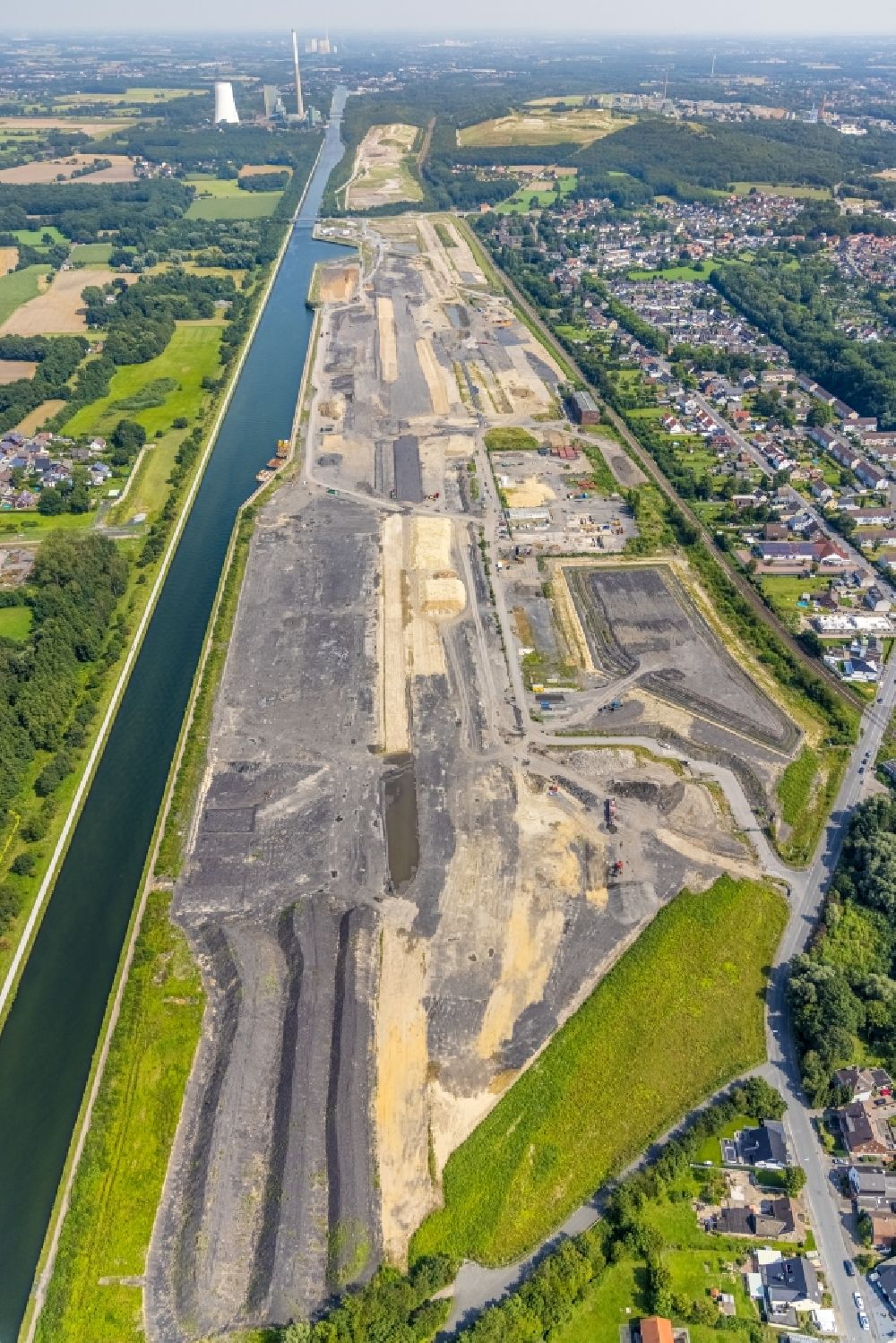 Bergkamen from above - Construction site with development, foundation, earth and landfill works Wasserstadt Aden in Bergkamen in the state North Rhine-Westphalia, Germany