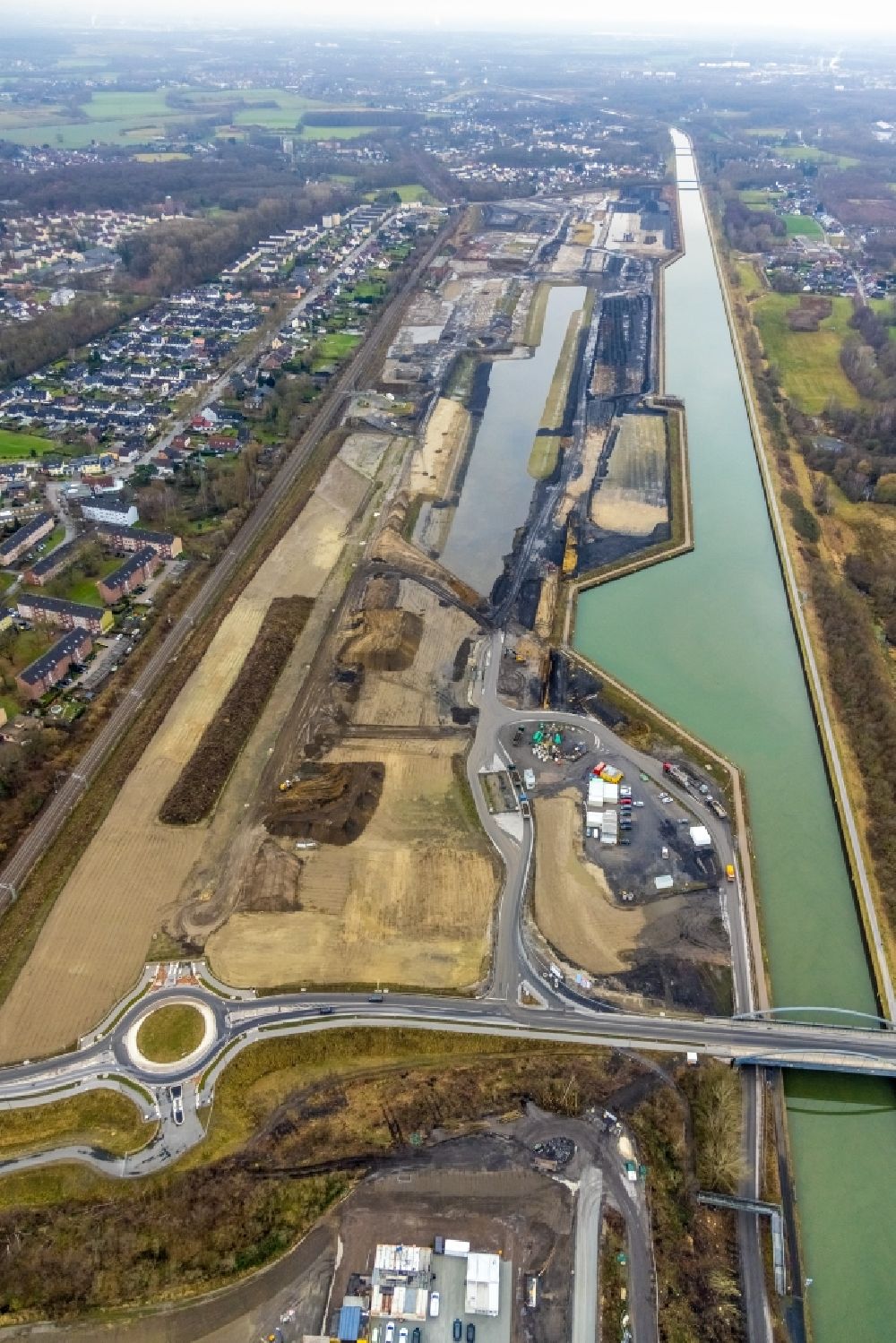 Bergkamen from above - Construction site with development, foundation, earth and landfill works Wasserstadt Aden in Bergkamen in the state North Rhine-Westphalia, Germany