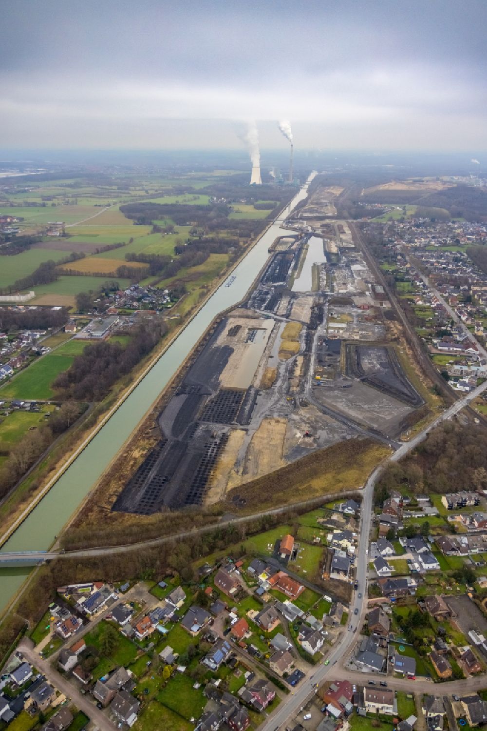 Bergkamen from above - Construction site with development, foundation, earth and landfill works Wasserstadt Aden in the district Oberaden in Bergkamen in the state North Rhine-Westphalia, Germany