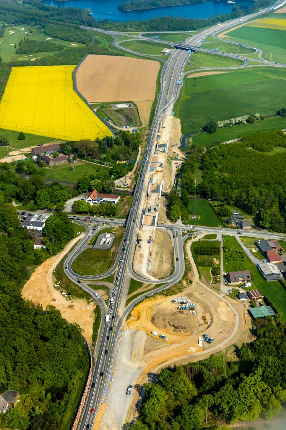 Duisburg from the bird's eye view: Construction site of ruting and traffic lanes during the exit federal highway B288 in the district Ungelsheim in Duisburg in the state North Rhine-Westphalia, Germany