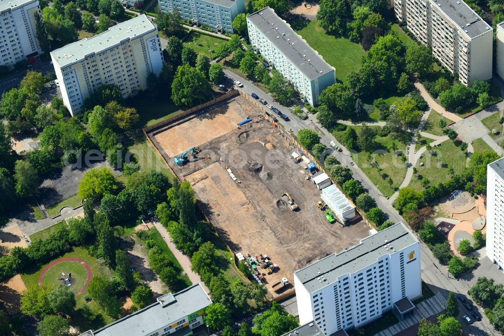 Aerial photograph Berlin - Construction site for the new building of Asylum accommodation buildings MUF on Murtzaner Ring in the district Marzahn in Berlin, Germany