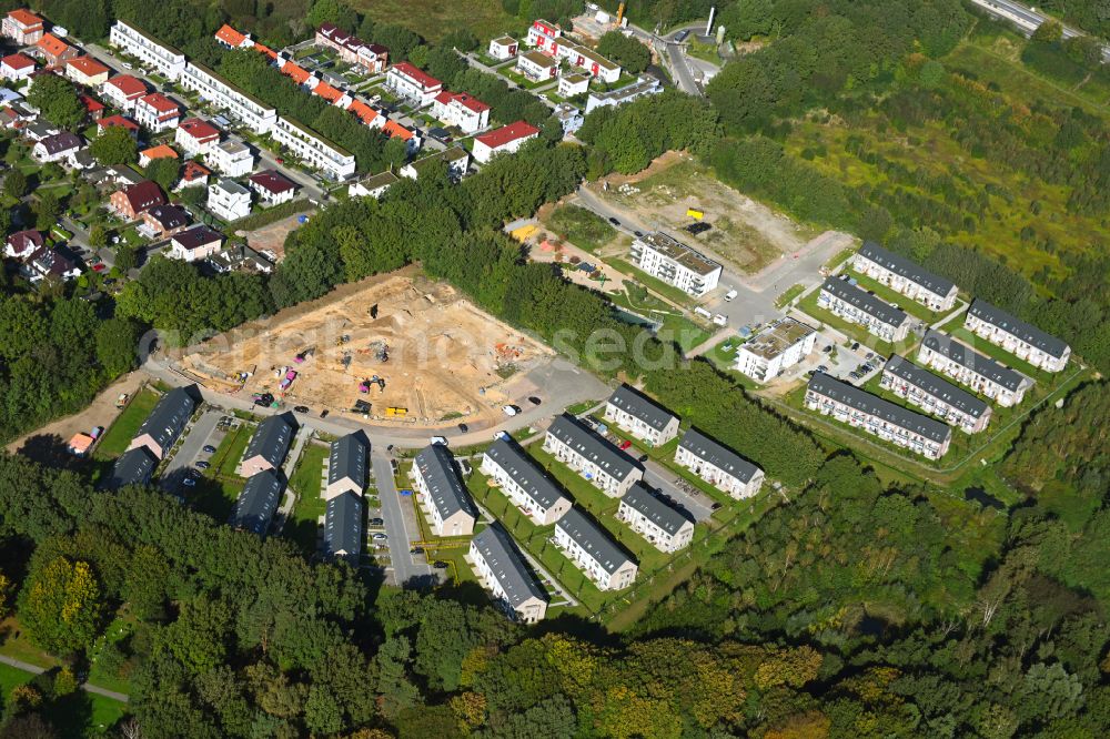 Aerial image Hamburg - Construction site for the new construction of refugee home and asylum accommodation buildings HaferBlocken-Ost on the Oejendorfer See in the district Billstedt in Hamburg, Germany