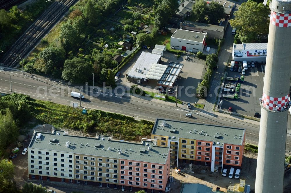 Leipzig from the bird's eye view: Construction site for the new building of Asylum accommodation buildings of LESG Gesellschaft of Stadt Leipzig to the Erschliessung, Entwicklung and Sanierung von Baugebieten mbH on Arno-Nitzsche-Strasse in the district Connewitz in Leipzig in the state Saxony