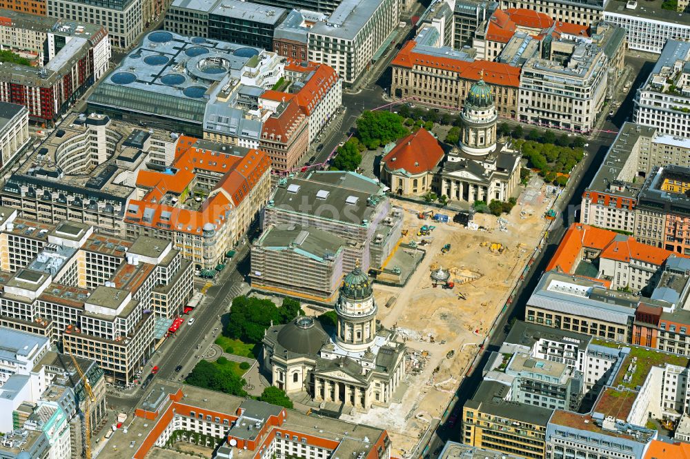 Aerial photograph Berlin - Construction site place Gendarmenmarkt with the ensemble of buildings German and French Cathedral, Schauspielhaus in the Mitte district in the district Mitte in Berlin, Germany