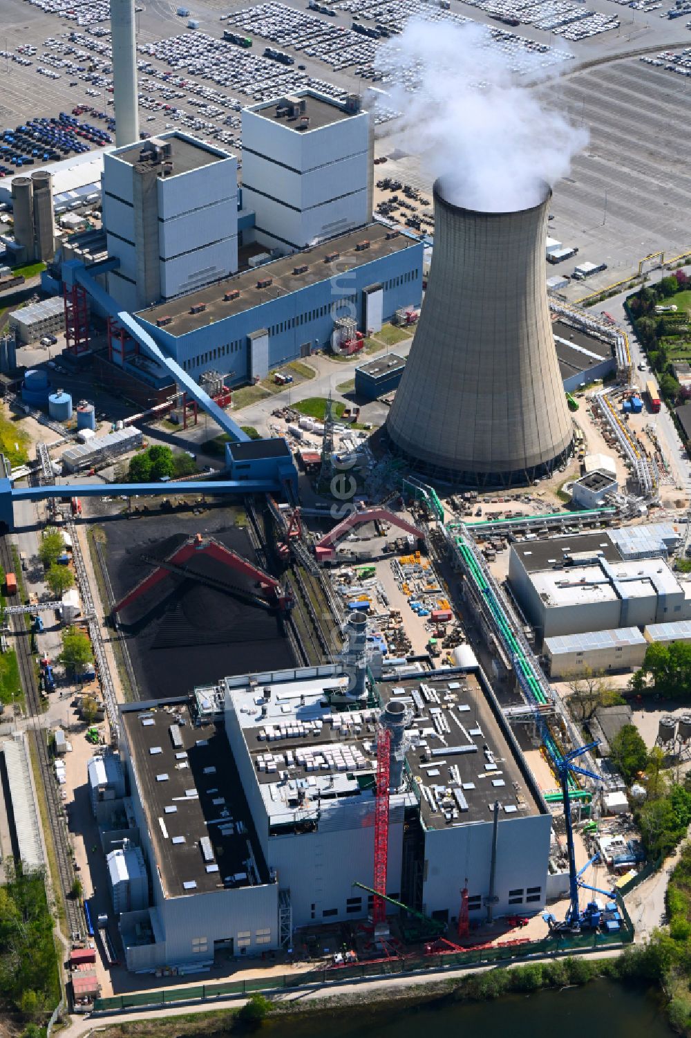 Aerial photograph Wolfsburg - Construction site to build a new combined cycle power plant with gas and steam turbine systems on factory premises of VW Volkswagen AG in Wolfsburg in the state Lower Saxony, Germany