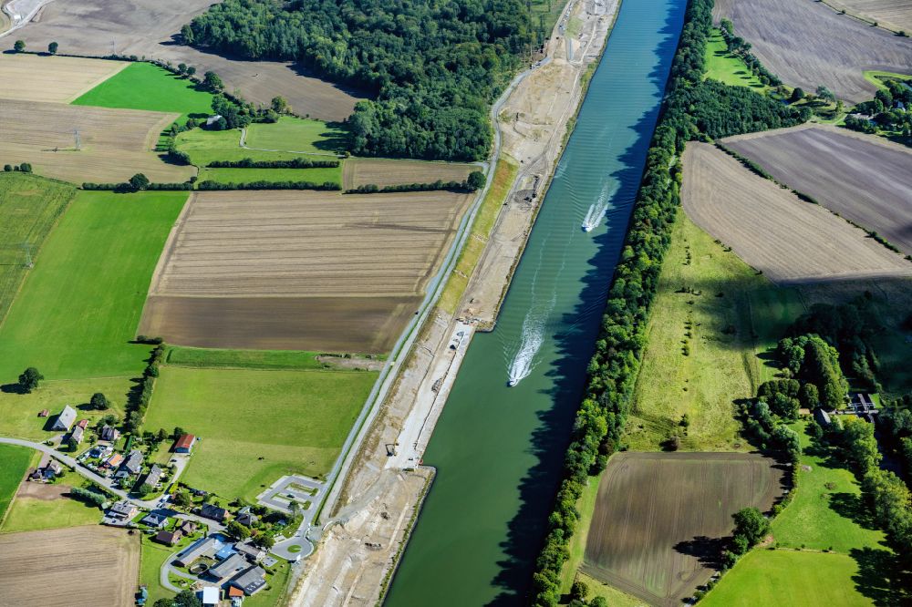 Lindau from the bird's eye view: Construction site canal course and bank areas of the waterway of the inland navigation Kiel Canal in Lindau in the state Schleswig-Holstein, Germany