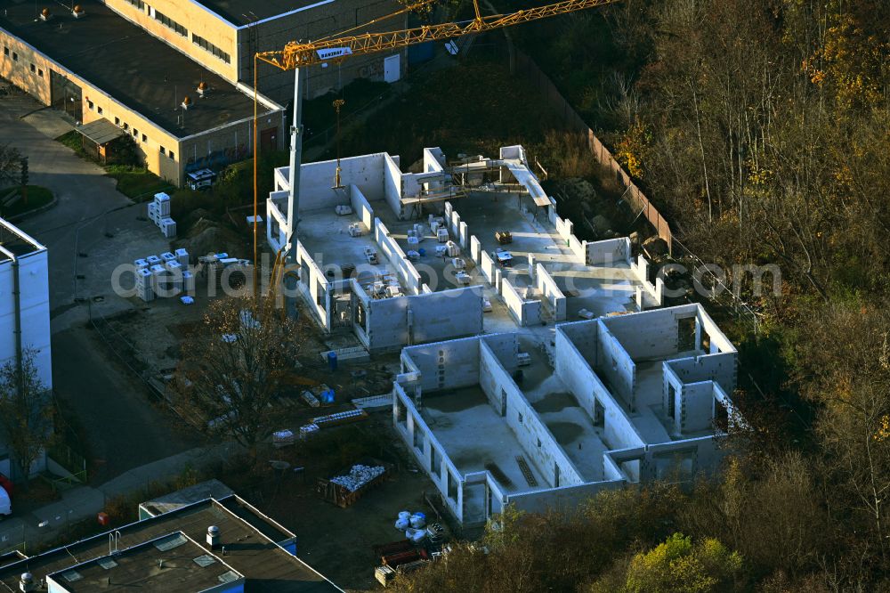Aerial photograph Berlin - New construction site for the construction of a kindergarten building and Nursery school Die Arche on street Tangermuender Strasse in the district Hellersdorf in Berlin, Germany