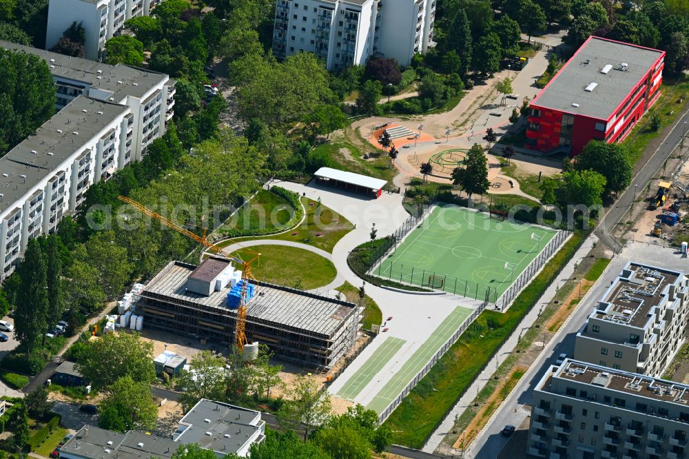 Berlin from the bird's eye view: New construction site for the construction of a kindergarten building and Nursery school Kindergaerten NordOst on street Havellaender Ring in the district Hellersdorf in Berlin, Germany
