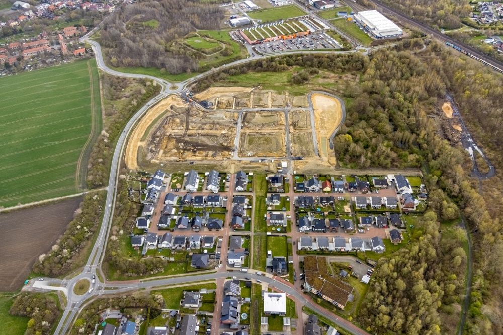 Aerial image Hamm - Residential area construction site of a mixed development with multi-family houses and single-family houses- New building Heimshof Ost on Sachensenring in the district Heessen in Hamm at Ruhrgebiet in the state North Rhine-Westphalia, Germany