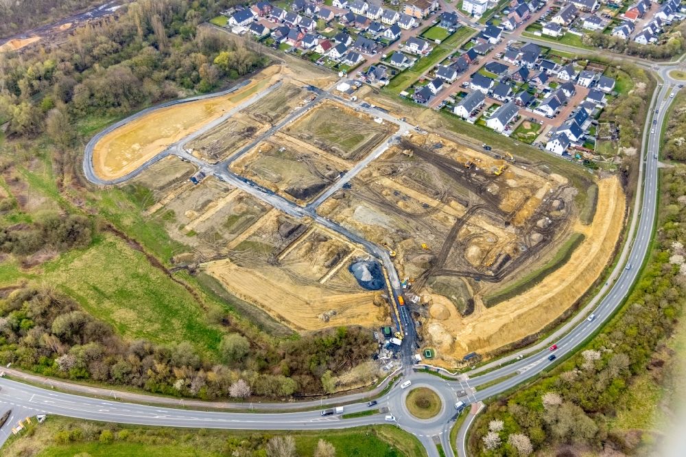 Hamm from the bird's eye view: Residential area construction site of a mixed development with multi-family houses and single-family houses- New building Heimshof Ost on Sachensenring in the district Heessen in Hamm at Ruhrgebiet in the state North Rhine-Westphalia, Germany