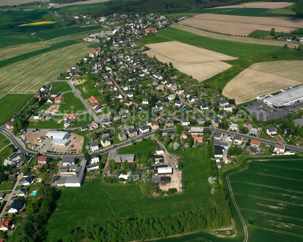 Lauenhain from the bird's eye view: Residential area construction site of a mixed development with multi-family houses and single-family houses- New building at the in Lauenhain in the state Saxony, Germany