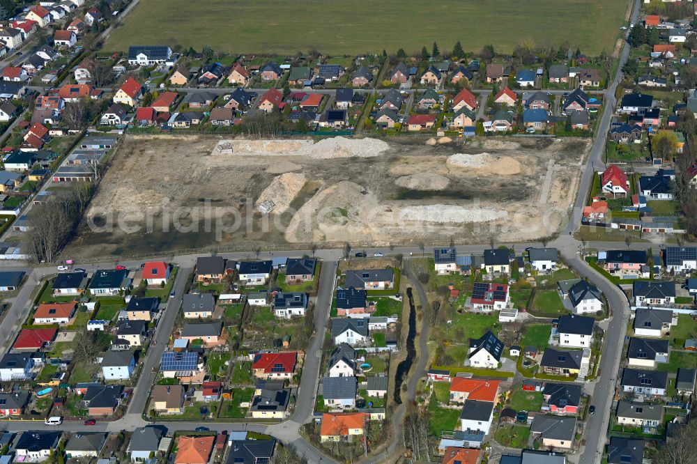Aerial photograph Bernau - Residential area construction site of a mixed development with multi-family houses and single-family houses- New building at the Rutenfeld on street Kastanienweg - Grenzweg - Birkenweg in the district Ladeburg in Bernau in the state Brandenburg, Germany