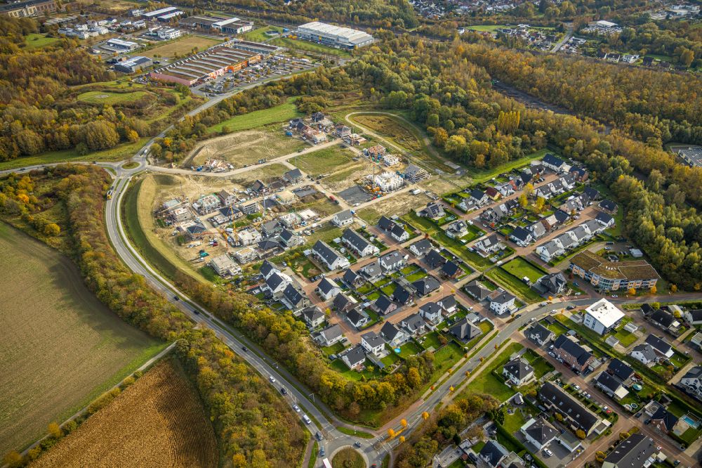 Hamm from the bird's eye view: Residential area construction site of a mixed development with multi-family houses and single-family houses- New building at the on Sachsenring in the district Heessen in Hamm in the state North Rhine-Westphalia, Germany