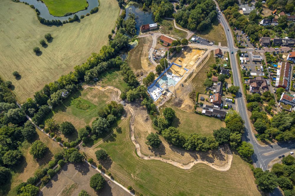 Hamm from the bird's eye view: Residential area construction site of a mixed development with multi-family houses and single-family houses- New building at the castle mill and homestead - farm ruins at Muehlenteich in Hamm at Ruhrgebiet in the state North Rhine-Westphalia, Germany