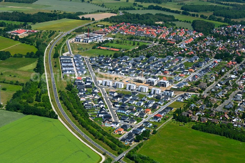Wolfsburg from above - Residential area construction site of a mixed development with multi-family houses and single-family houses- New building at the to the Widzaehnecke - Vor dem Teichdamme in the district Wendschott in Wolfsburg in the state Lower Saxony, Germany
