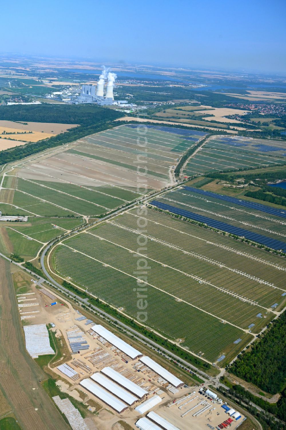 Neukieritzsch from the bird's eye view: Construction site and assembly work for solar park and solar power plant in Neukieritzsch in the state Saxony, Germany