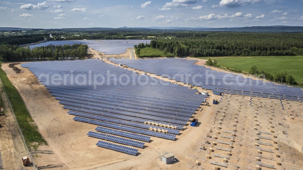 Grafenwöhr from above - Construction site and assembly work for solar park and solar power plant by Wirsol and operated by ZENO Zukunftsenergie Nordoberpfalz, Sonnenpark Huetten GmbH & Co.KG in the district Huetten in Grafenwoehr in the state Bavaria