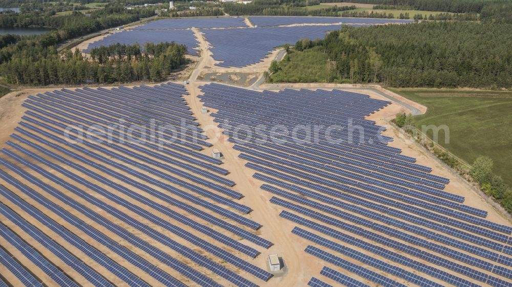 Grafenwöhr from the bird's eye view: Construction site and assembly work for solar park and solar power plant by Wirsol and operated by ZENO Zukunftsenergie Nordoberpfalz, Sonnenpark Huetten GmbH & Co.KG in the district Huetten in Grafenwoehr in the state Bavaria