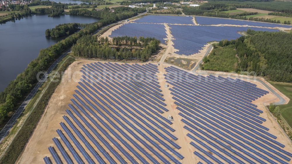 Aerial photograph Grafenwöhr - Construction site and assembly work for solar park and solar power plant by Wirsol and operated by ZENO Zukunftsenergie Nordoberpfalz, Sonnenpark Huetten GmbH & Co.KG in the district Huetten in Grafenwoehr in the state Bavaria
