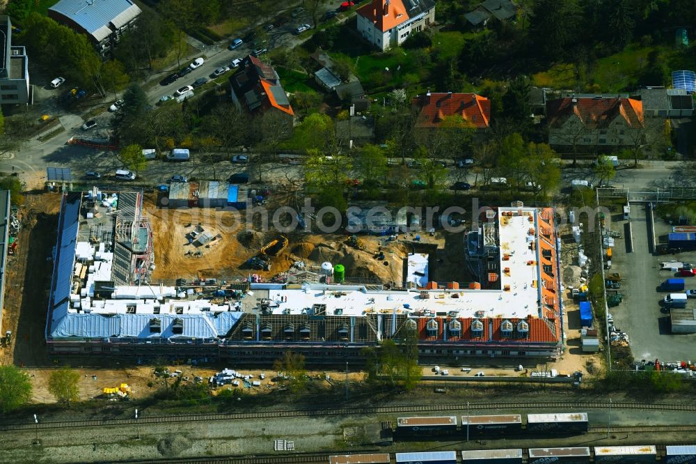 Berlin from the bird's eye view: Construction site of the new buildings of the retirement home - retirement DOMICIL-Seniorenpflegeheim Curtiusstrasse of DOMICIL Senioren-Residenzen SE on Curtiusstrasse in the district Steglitz-Zehlendorf in Berlin, Germany
