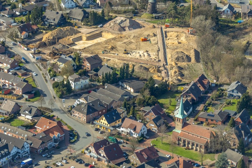 Hünxe from above - Construction site of the new buildings of the retirement home - retirement of Malteserstift St. Barbara in Baugebiet Hoegemannshof Alte Weseler Strasse in Huenxe in the state North Rhine-Westphalia, Germany