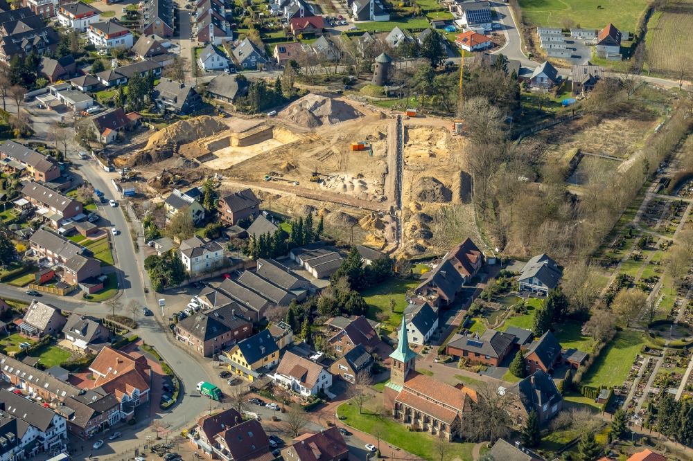 Hünxe from the bird's eye view: Construction site of the new buildings of the retirement home - retirement of Malteserstift St. Barbara in Baugebiet Hoegemannshof Alte Weseler Strasse in Huenxe in the state North Rhine-Westphalia, Germany