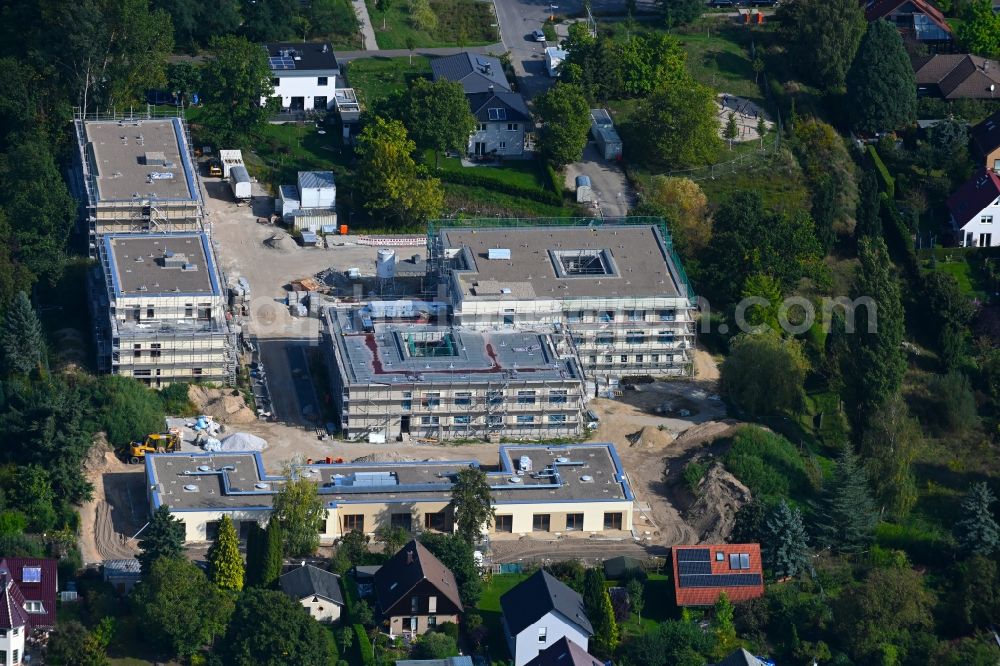 Aerial photograph Berlin - Construction site of a new build retirement home on Wernergraben corner Sudermannstrasse in the district Mahlsdorf in Berlin, Germany
