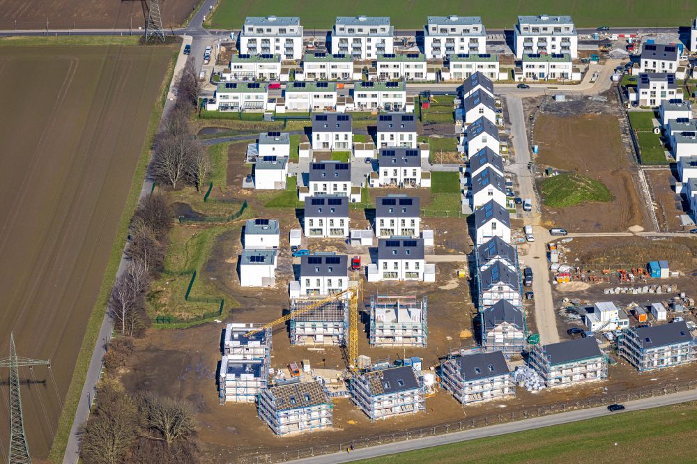 Aerial image Holzwickede - Construction site for the new construction of the residential park Emscherquelle between Soelder Strasse and Margaretenstrasse in Holzwickede in the Ruhr area in the state North Rhine-Westphalia, Germany