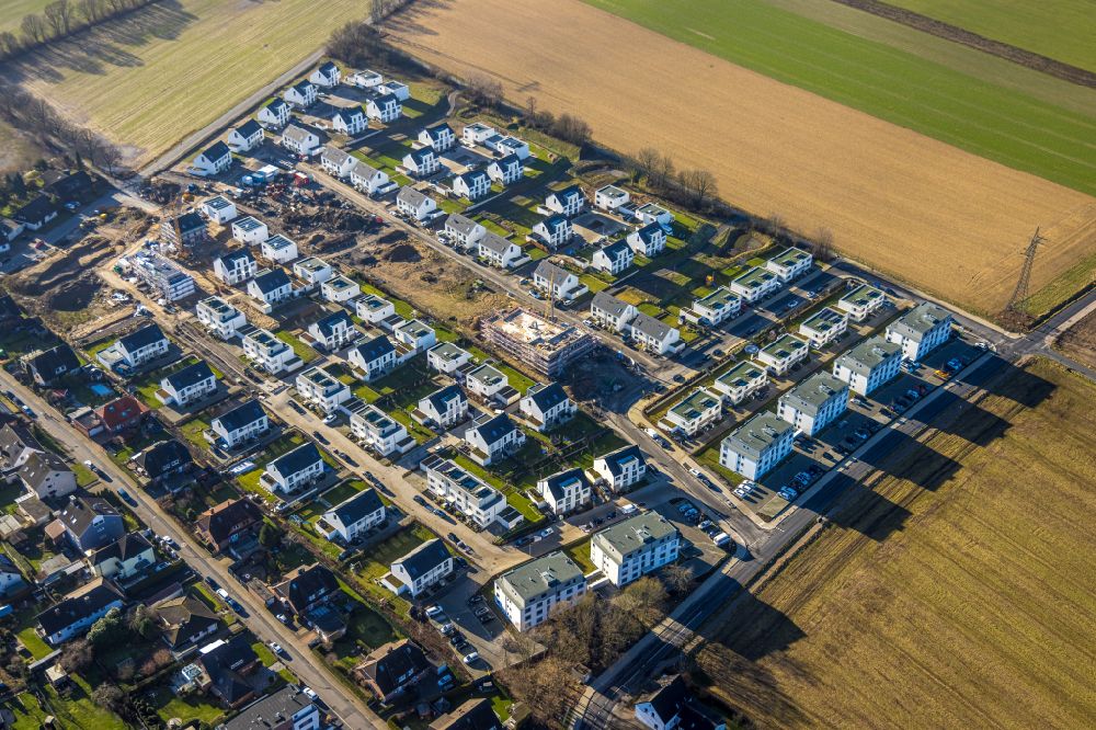 Aerial photograph Holzwickede - Construction site for the new construction of the residential park Emscherquelle between Soelder Strasse and Margaretenstrasse in Holzwickede in the Ruhr area in the state North Rhine-Westphalia, Germany