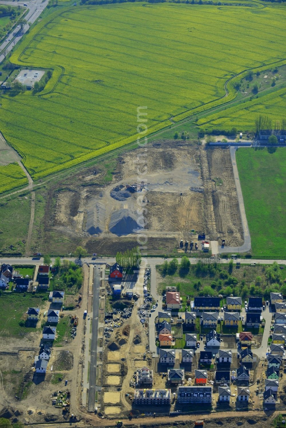 Aerial image Berlin - Construction site on Pilgramer Strasse in the Mahlsdorf part of the district of Marzahn-Hellersdorf in Berlin in Germany. The site is located opposite single family homes and is surrounded by fields and meadows. It is supposed to become a furniture store