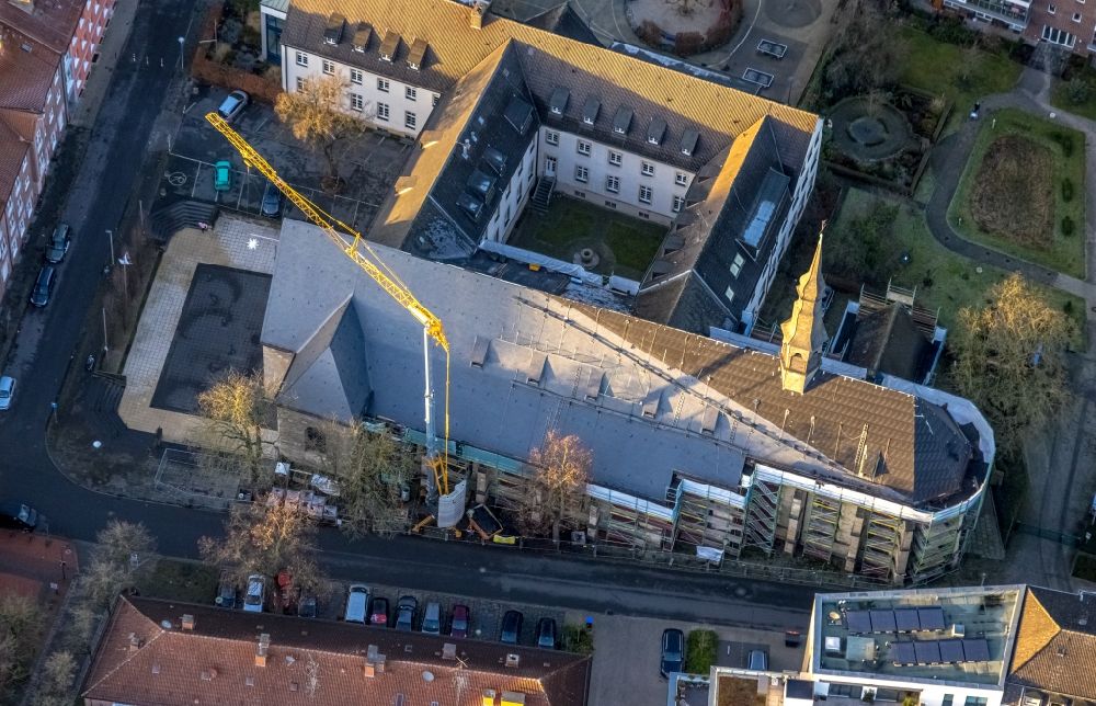 Aerial image Hamm - Construction site for renovation and reconstruction work on the church building St. Agnes Kirche on Bruederstrasse - Franziskanerstrasse in the district Heessen in Hamm at Ruhrgebiet in the state North Rhine-Westphalia, Germany