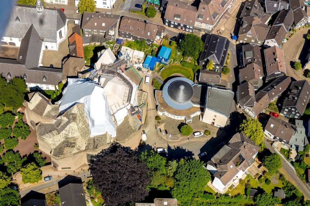 Aerial image Velbert - Construction site for renovation and reconstruction work on the church building of the cathedral of Mariendom Neviges on Loeher Strasse in Velbert in the state North Rhine-Westphalia, Germany