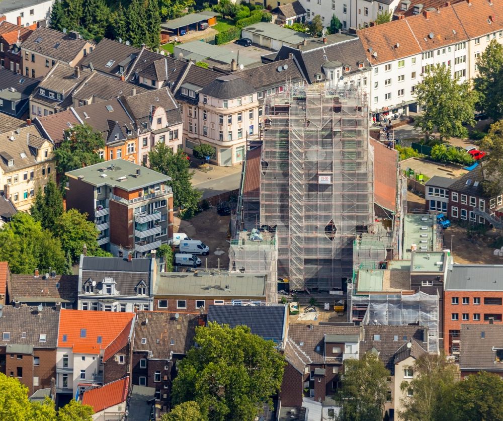 Aerial image Gelsenkirchen - Construction site for renovation and reconstruction work on the church building of Heilig-Kreuz-Kirche on Bochumer Strasse in the district Ueckendorf in Gelsenkirchen in the state North Rhine-Westphalia, Germany