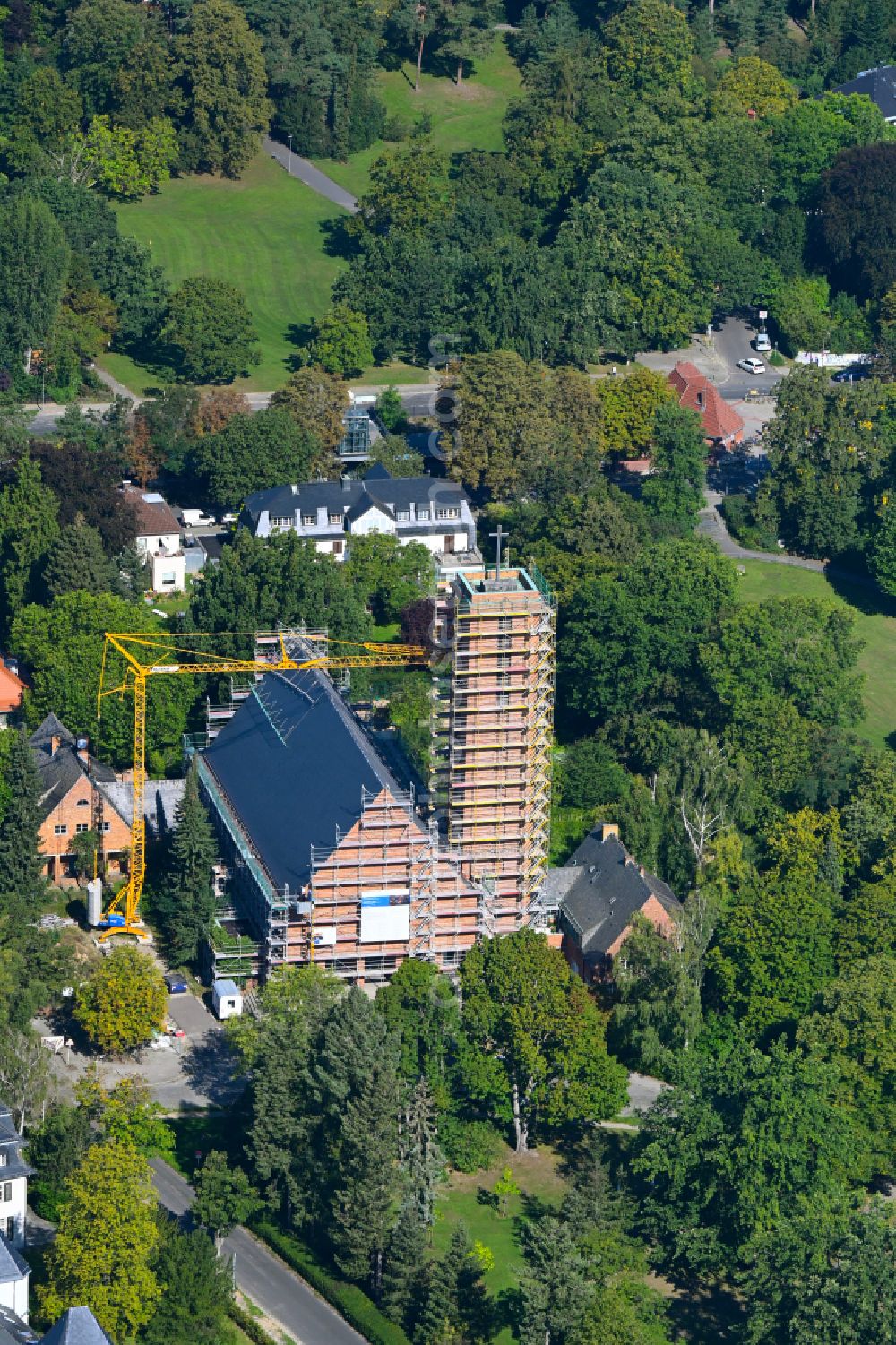 Aerial photograph Berlin - Construction site for renovation and reconstruction work on the church building Jesus-Christus-Kirche on street Hittorfstrasse on street Hittorfstrasse in the district Dahlem in Berlin, Germany