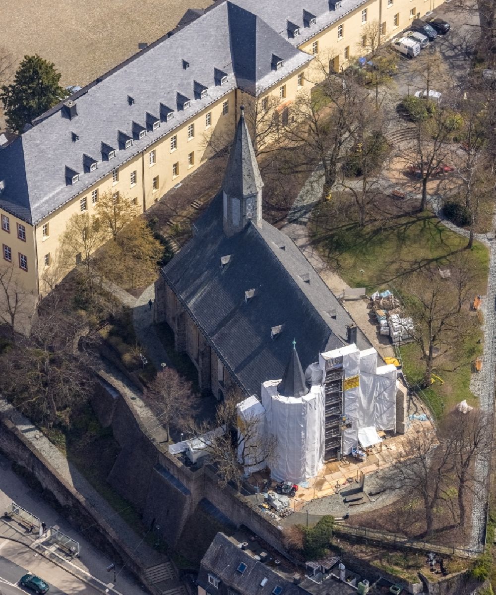 Aerial photograph Siegen - Construction site for renovation and reconstruction work on the church building Martini-Kirche in Siegen on Siegerland in the state North Rhine-Westphalia, Germany