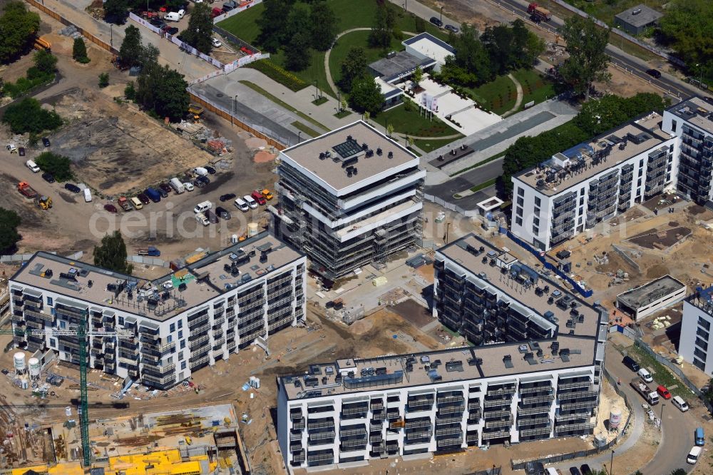 Aerial image Warschau - Construction site of the settlement Zoliborz Artystyczny in the Zoliborz District of Warsaw in Poland. The complex is located adjacent to the Powazki cemetery in the South of the district. The estate will be created including artistic elements such as murals. It is developed by Dom Development whose offices are located in the building in the green space with the oval path