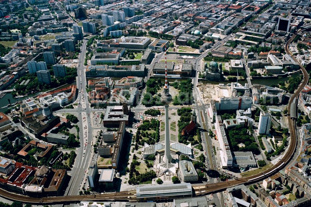 Aerial photograph Berlin - Construction site in the Spreebogen government district in Berlin. From the Spree surrounding area on which several government buildings like the Reichstag, the Federal Chancellery and Paul Loebe House are