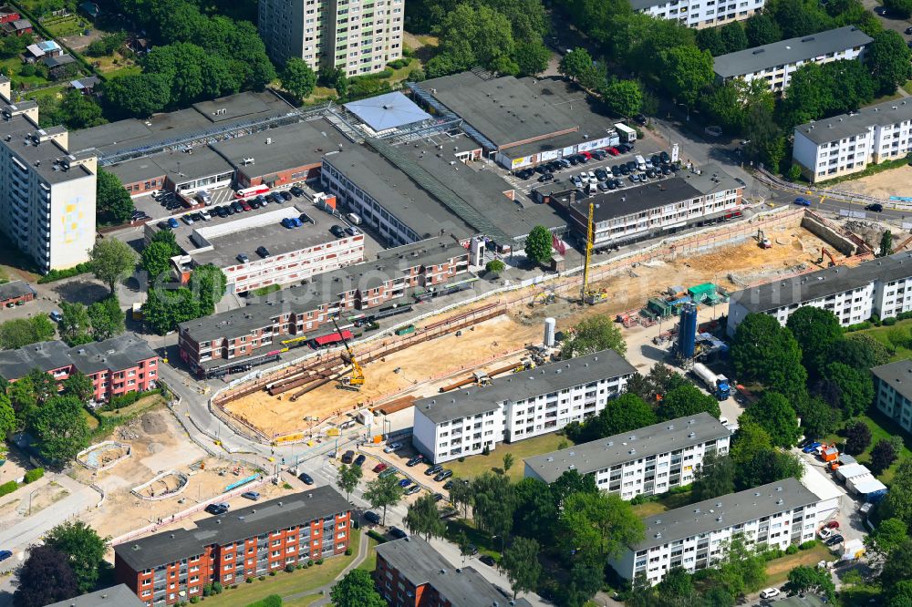 Hamburg from the bird's eye view: Construction site with tunnel guide for the route of U 4 on street Manshardtstrasse in the district Horn in Hamburg, Germany