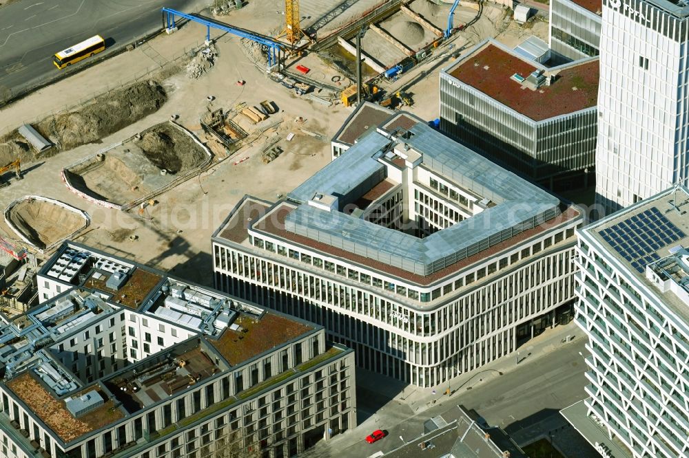 Aerial image Berlin - Construction site with tunnel guide for the route of City train - S-Bahn S21 overlooking the building of the KPMG Wirtschaftspruefungsgesellschaft AG on Heidestrasse in Berlin