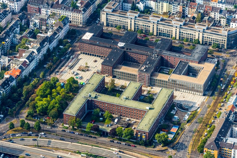 Aerial photograph Düsseldorf - Redevelopment works at the police department and ministry for Bauen und Wohnen on Hubertusstrasse in Duesseldorf in the state of North Rhine-Westphalia