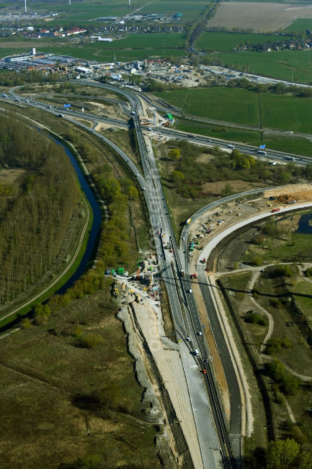Schönerlinde from the bird's eye view: Construction to extend the traffic flow at the intersection- motorway A 114 - A10 - Dreieck Pankow in Schoenerlinde in the state Brandenburg, Germany