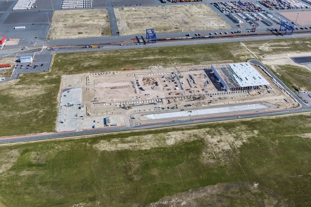 Aerial image Wilhelmshaven - View of the construction site of the new packaging center for car parts VW Audi Jade Weser Port (JWP) on the North Sea coast in Wilhelmshaven in the state of Lower Saxony