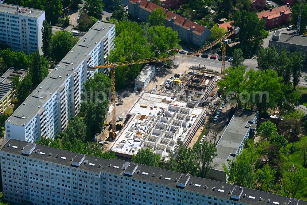 Berlin from the bird's eye view: Construction site for the new construction of the building complex of a residential complex with an integrated local supply center ALDI - Nord on street Sewanstrasse in the district Friedrichsfelde in Berlin, Germany